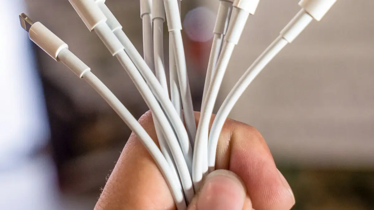 White 8 pin lightning cable