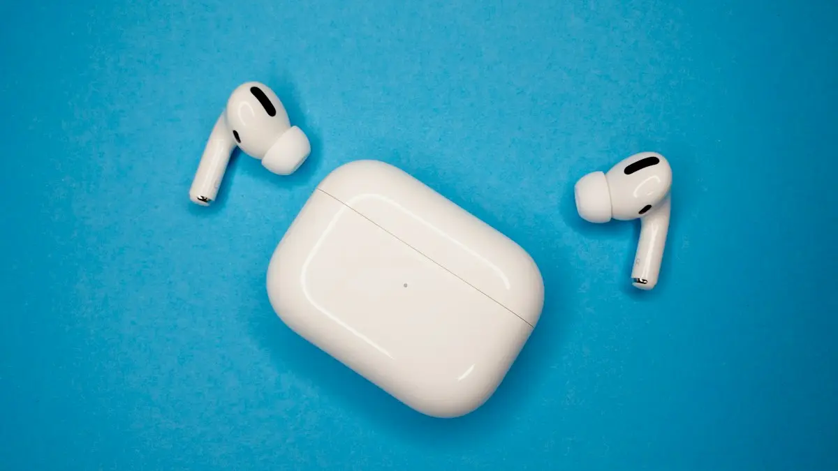 White apple airpods charging case